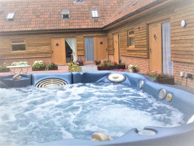 (Sorry-The hot tub is not available during Covid19 restrictions to avoid infection between households)